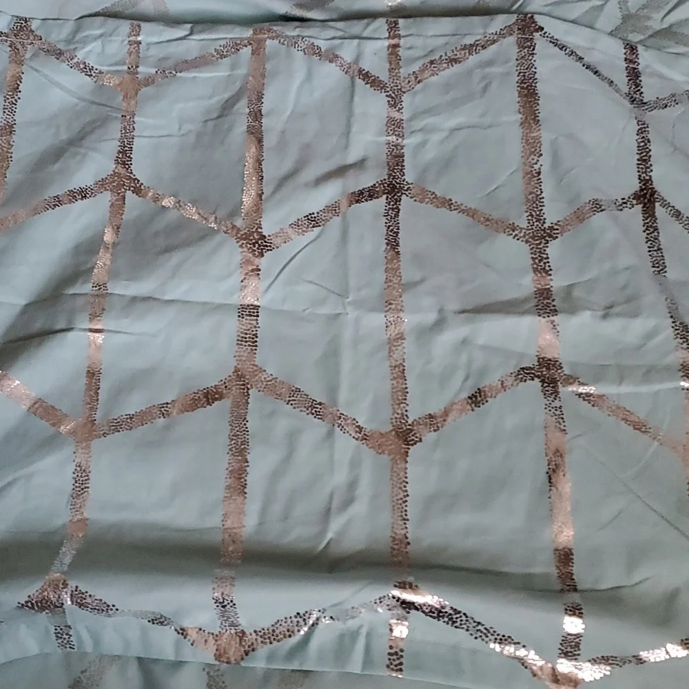 Queen comforter and sham